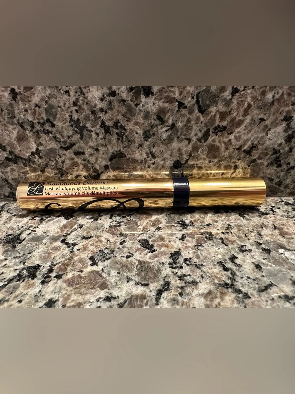 Estée Lauder Sumptuous Extreme Mascara - shade 01 extreme black